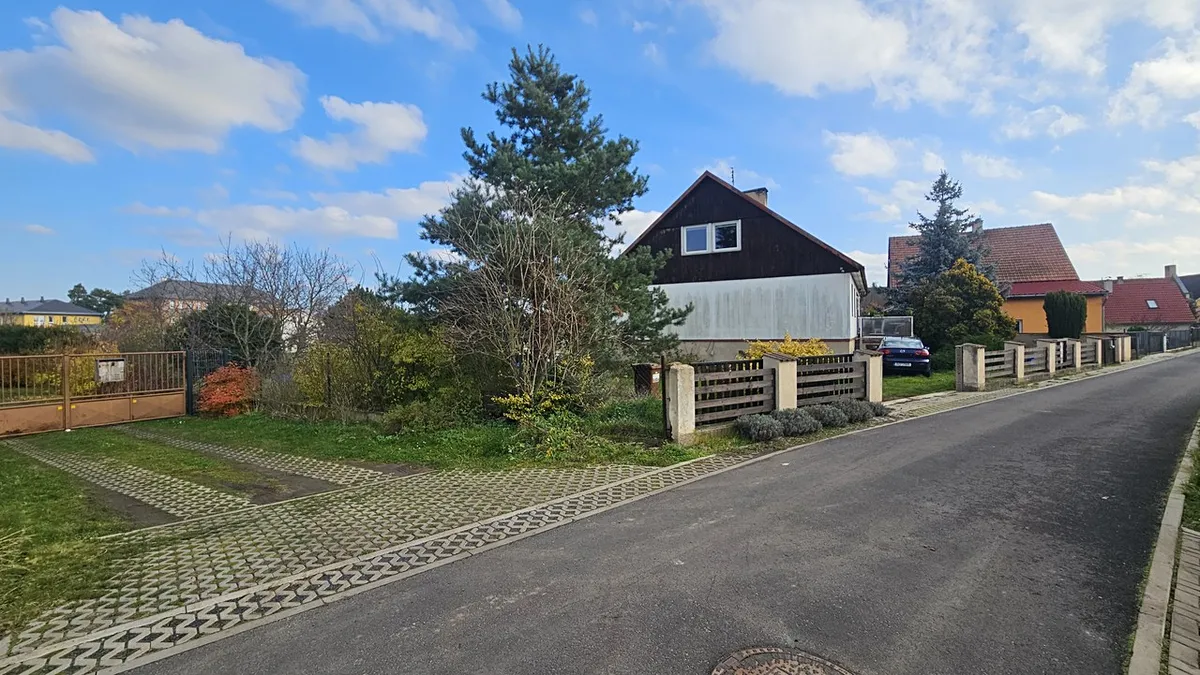 Prodej stavebního pozemku 1727 m²